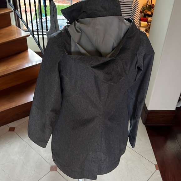 Grey Mondetta Rain Jacket. Size small. - Picture 4 of 4